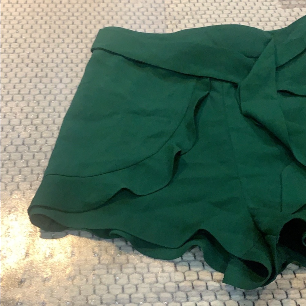 Lulus Ruffle Short - Picture 4 of 5
